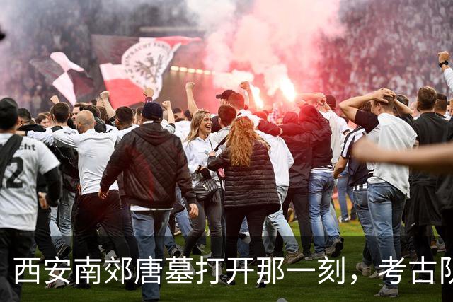 西安南郊唐墓打开那一刻，考古队员愣住了：16件唐三彩全在原地